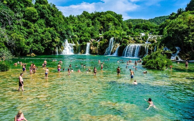 A4 Cozy Apartment w big Garden, Balcony & Grill