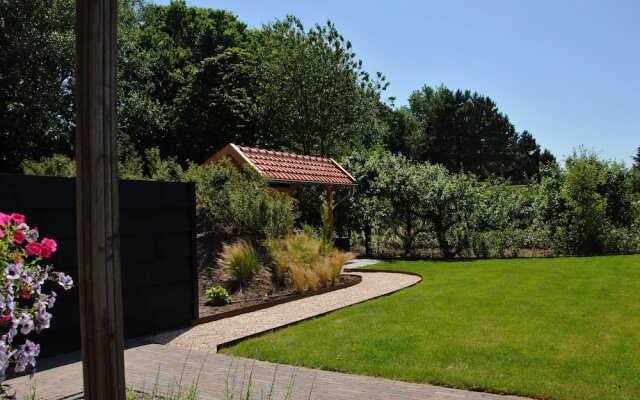 Charming Holiday Home in Ouddorp Near Sea
