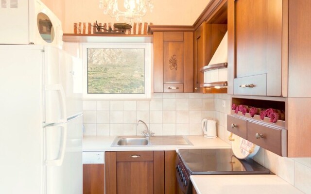 Myrsini Villa by LeaderStay