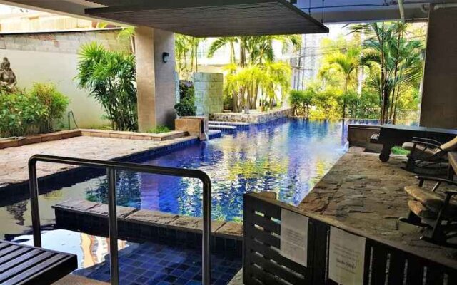 Lovely 2-bed Apartment in Pratumnak With Pool View