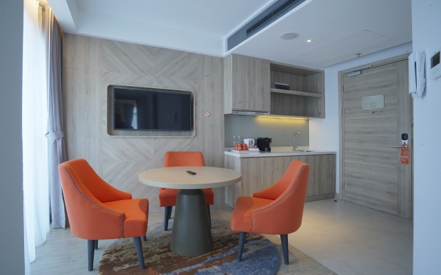 HARRIS Suites Puri Mansion Jakarta