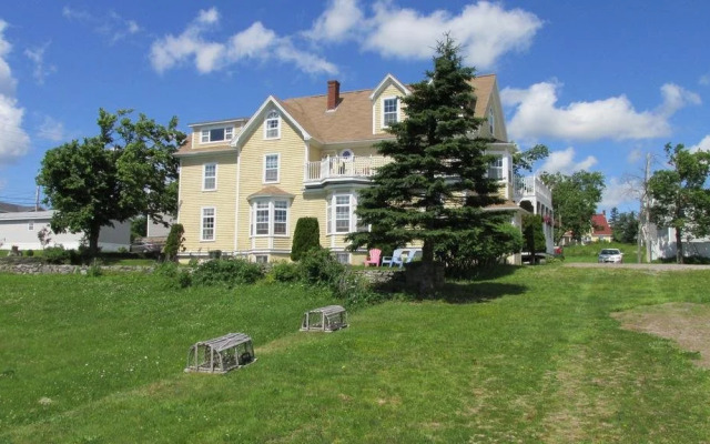 Louisbourg Harbour Inn