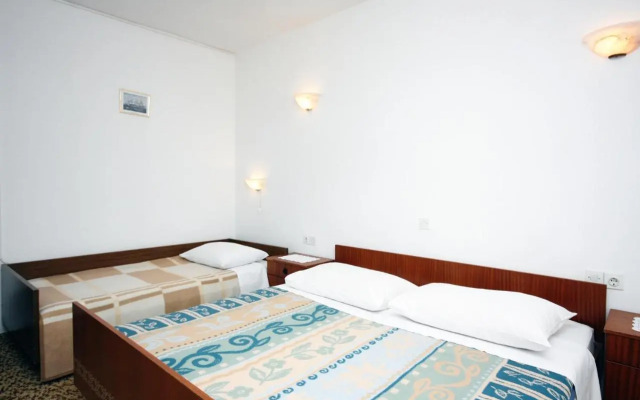 Apartments and rooms with parking space Barbat, Rab - 5070