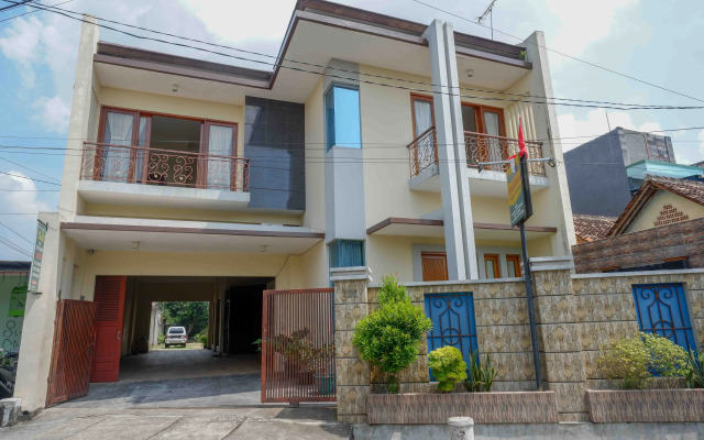 Ratmono House Syariah Yogya RedPartner