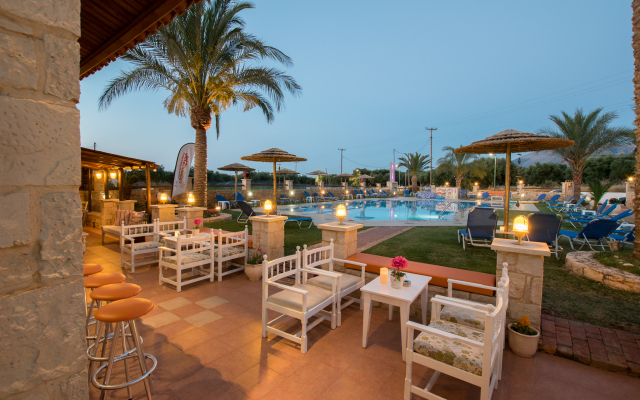 Danelis Studios and Apartments