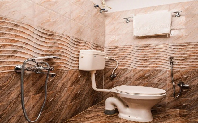 Sri Jaya Guesthouse By OYO Rooms