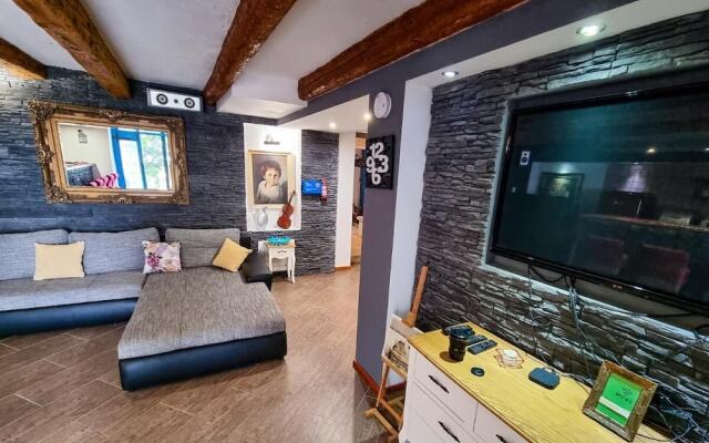 Luxe House