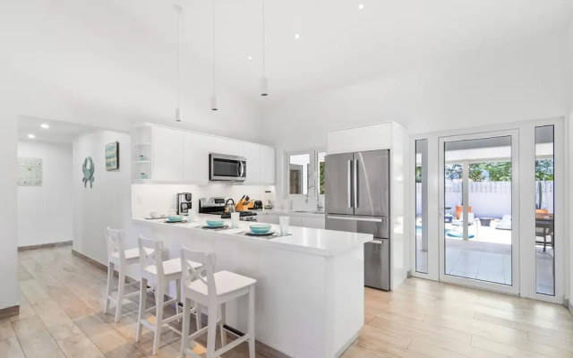 4br4ba w Private Pool Walking Distance to Ritz