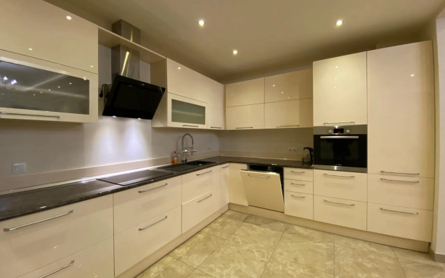 Teryan street 3 bedrooms Luxury and Unique apartment TT777