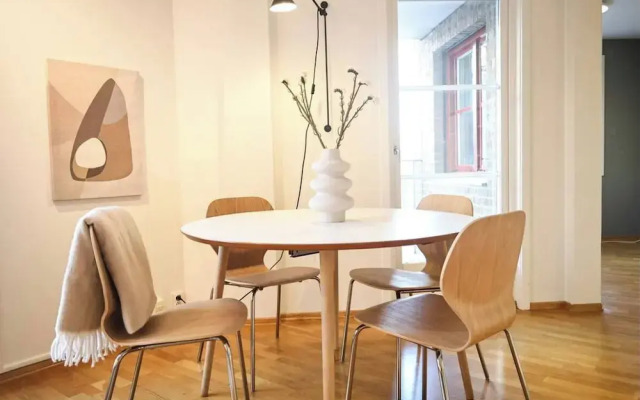 Spacious Apartment Right in the City Centre