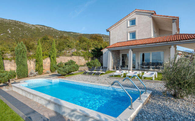 Three-Bedroom Holiday Home in Senj