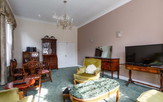 Bright, Spacious West Hampstead Flat for 4