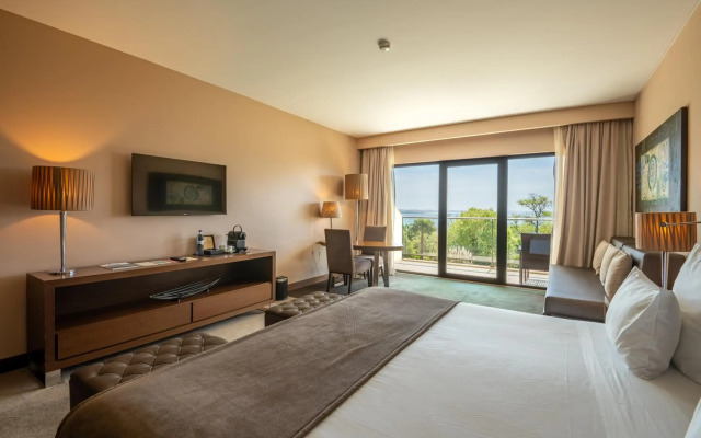 Отель Vila Gale Collection Palacio dos Arcos