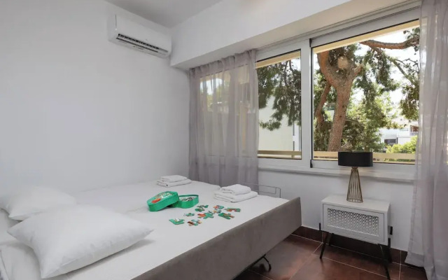 Relux Sea View 2BD Apartment by BluPine