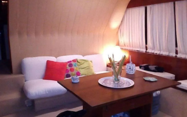 Akhir Cruise Charter