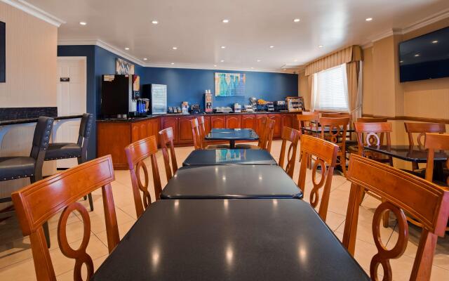 Best Western China Lake Inn
