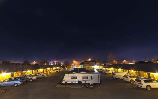 Country Gardens Motel