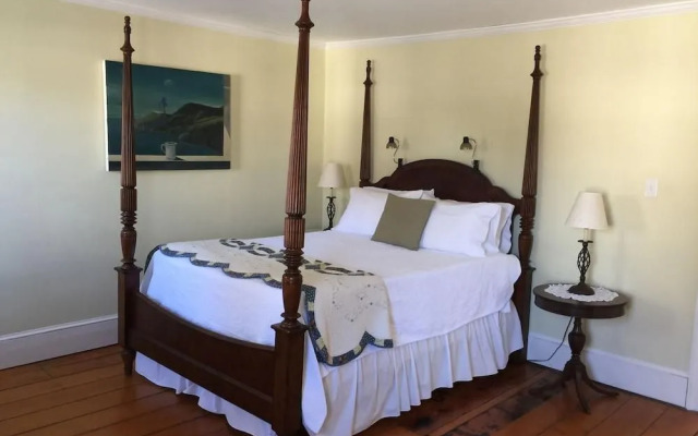 Eddington House Inn - Bed And Breakfast - Adults Only