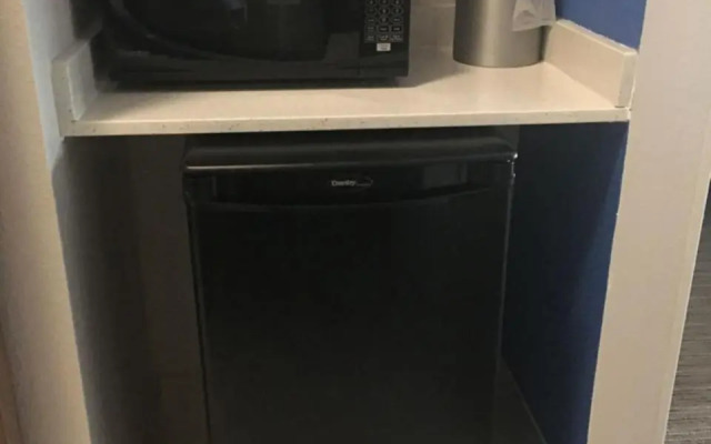 Holiday Inn Express & Suites Brenham South by IHG