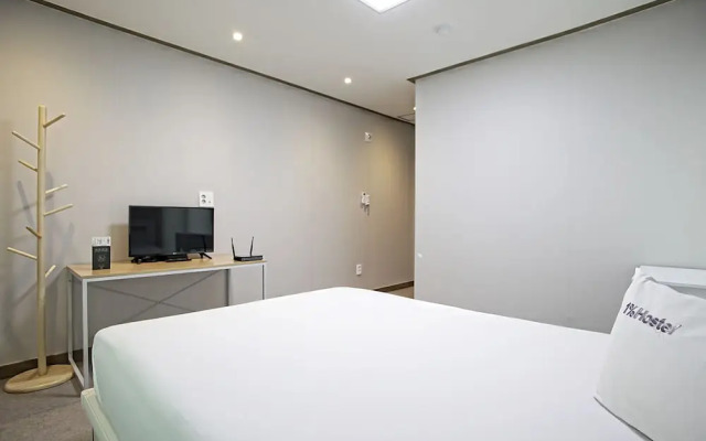 1% Hostel