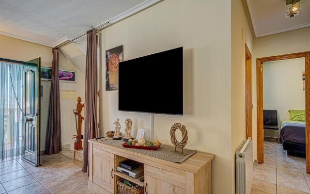 Inviting Holiday Home in Orihuela with Garden