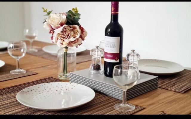 Cleopatra Family Accommodation Sleeps 11 with 2 free parkings