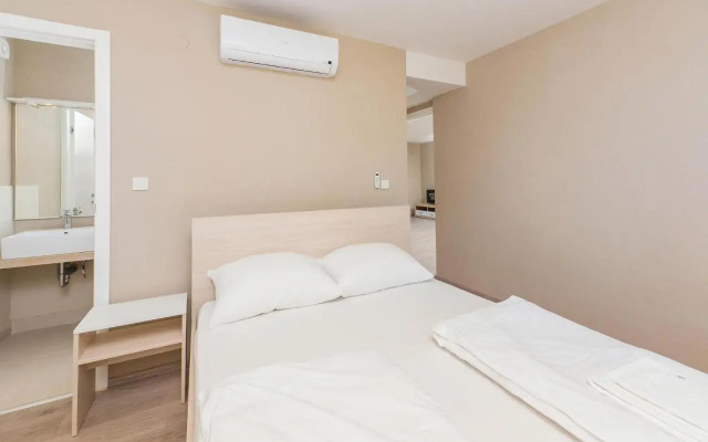 Two-Bedroom Apartment in Povljana