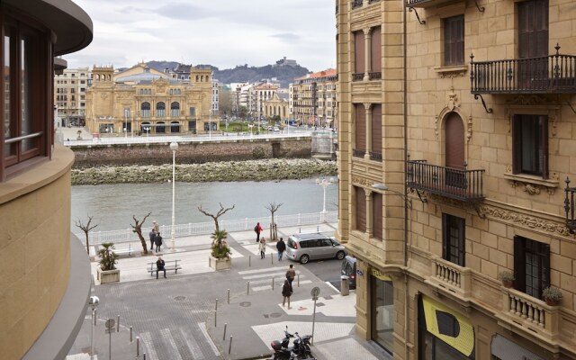 Zurriola Beach 2 Apartment by FeelFree Rentals