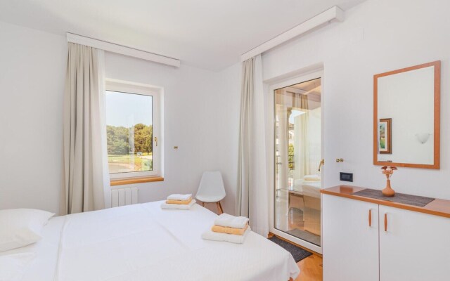 Nice Home in Medulin With Wifi and 1 Bedrooms