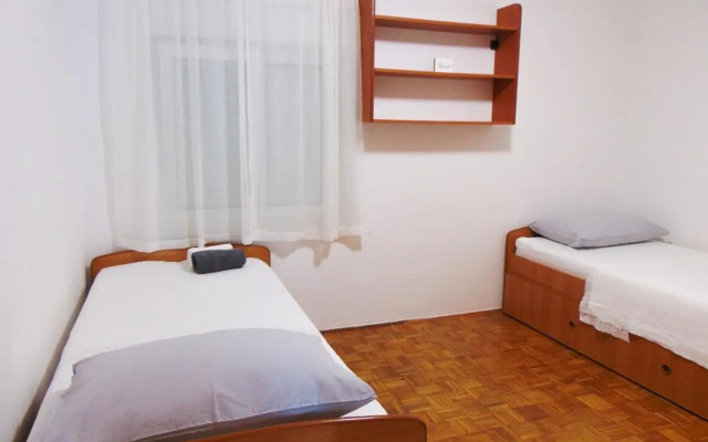 Apartments with a parking space Omis - 5988