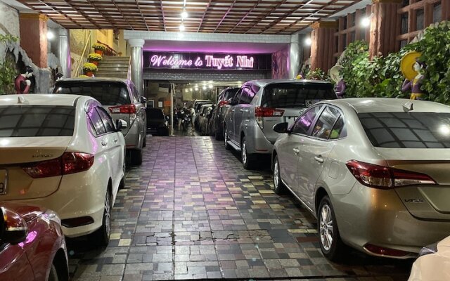 Tuyet Nhi Hotel