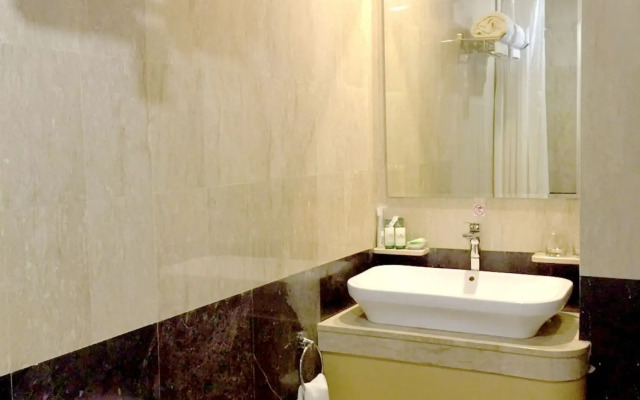 Travellers Hotel Phinisi