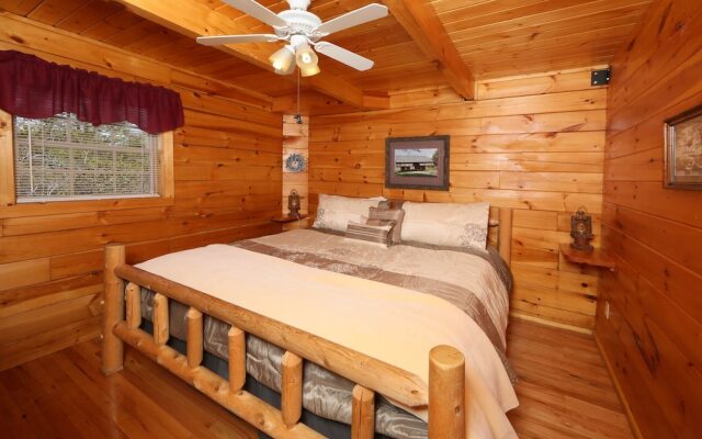 Fireside Memories 2 Br cabin by RedAwning