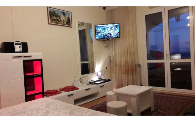 Apartment & Rooms House with Garden