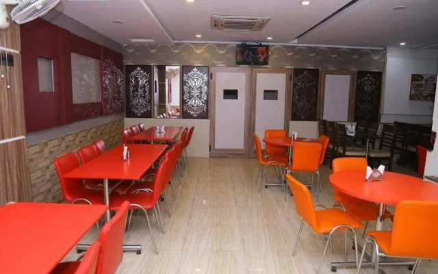 OYO Rooms Paras down Town Mall