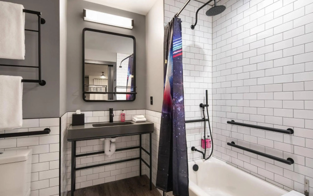 Moxy Nashville Vanderbilt Area