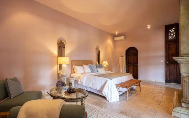 HOLT Magnificent 6BR Villa in Malanquin Golf Club