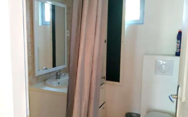 Chalet With 2 Bedrooms In Poussan With Enclosed Garden