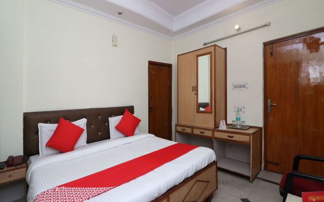 OYO 6073 Hotel K M B