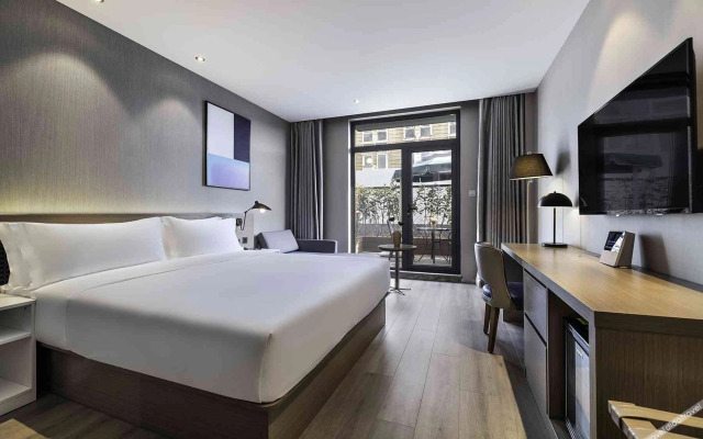 Orange Hotel  (Shanghai Hongqiao Railway Station Store)