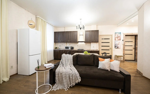 Пять Звезд на Ленина 51