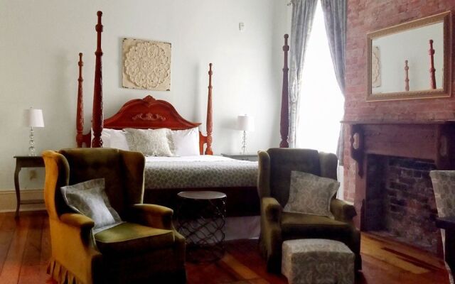 Creole Gardens Guesthouse and Inn