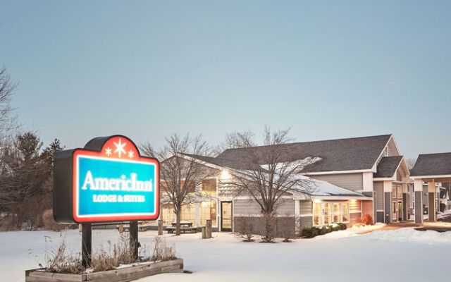 AmericInn Lodge & Suites Saugatuck — Douglas