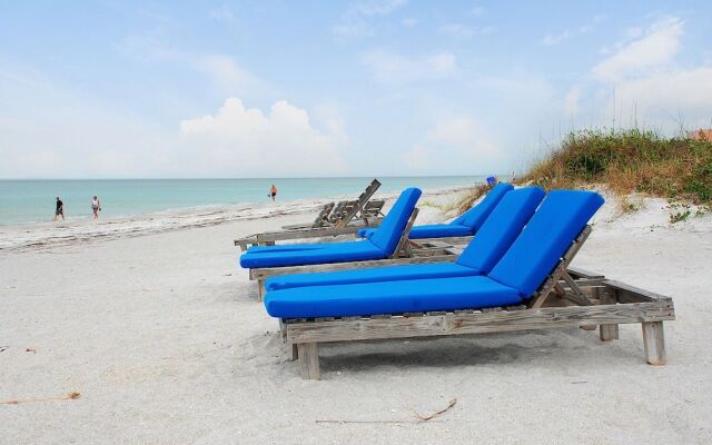 810 Gulfside