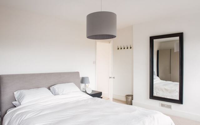 Cosy Two Storey 1 Bedroom Flat in Battersea