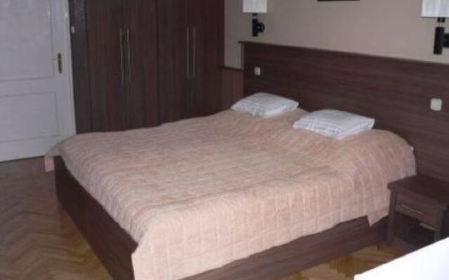 Szilfa Étterem Mariann Apartman