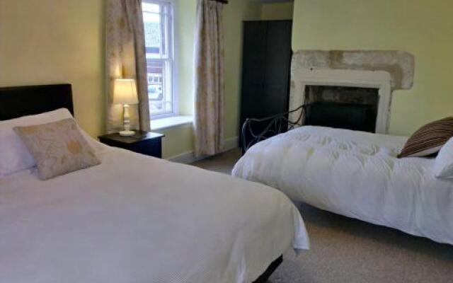 Cotswolds Valleys Accommodation - Medieval Hall - Exclusive use character three bedroom holiday apartment