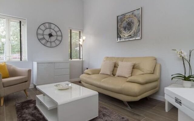 Citystay - Eagle Yard