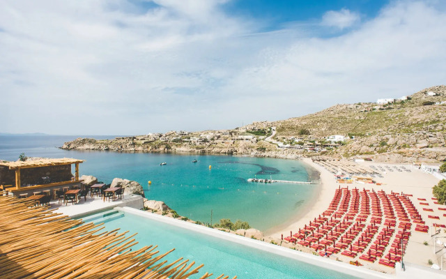 Super Paradise Hotel