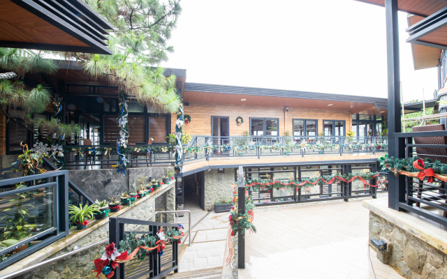 OYO 492 Sunset View Ridge Residences